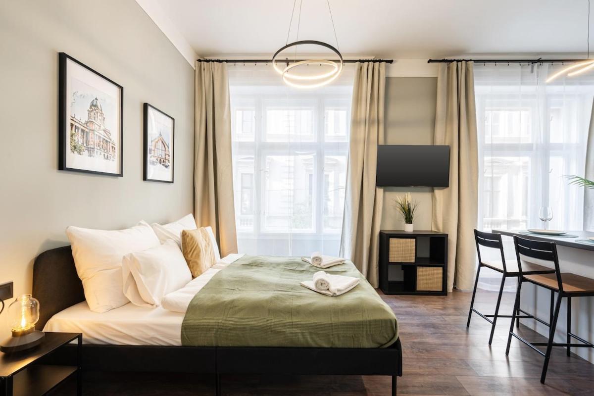 Apartment Premium 4 Bedroom On Maria St Budapest