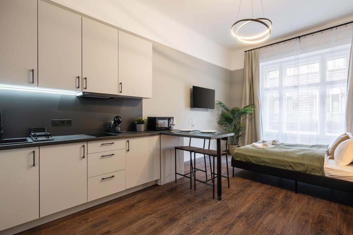Premium 4 Bedroom On Maria St Apartment