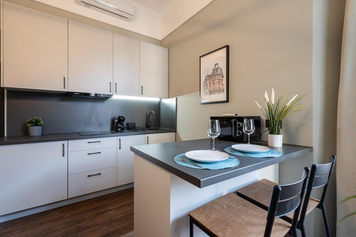 Premium 4 Bedroom On Maria St Apartment