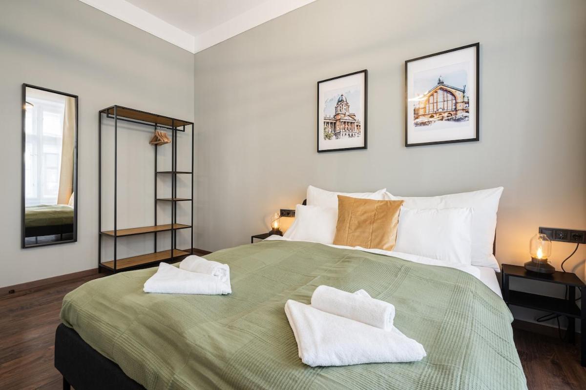 Premium 4 Bedroom On Maria St Apartment Budapest